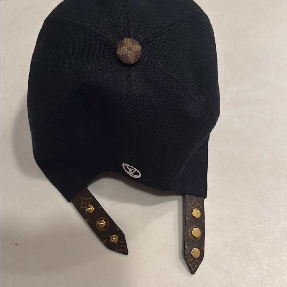 Louis Vuitton Black and White Embroidered Hat - Picture 3 of 3